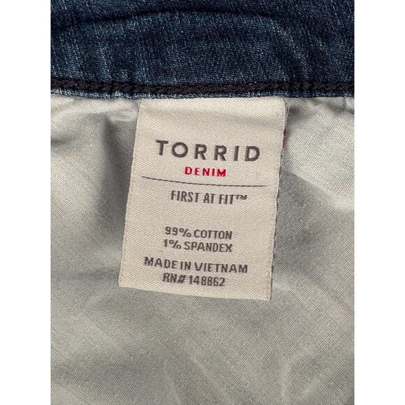 Torrid Crop Boyfriend Stretch Denim Womens Plus 26 High Rise Jeans Raw Hem 48x26 - Picture 5 of 8